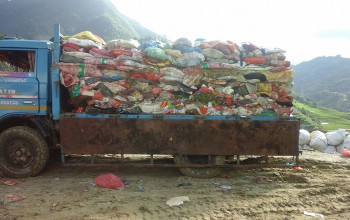 फोहरलाई पुनः प्रयोग गरी लाभान्वित हुँदै महिला