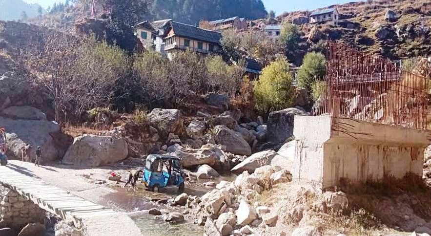 नाग्म–गमगढी सडकका दुई पक्की पुल जग्गा विवादमा अलपत्र