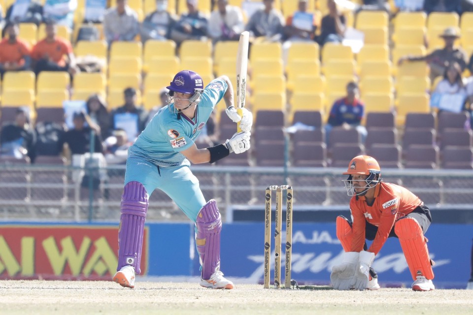 जोन सिम्प्सन अर्धशतक बनाउने १२औँ खेलाडी