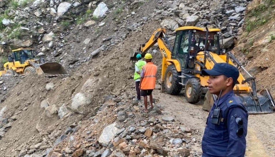 कर्णाली राजमार्ग एकतर्फी सञ्चालनमा