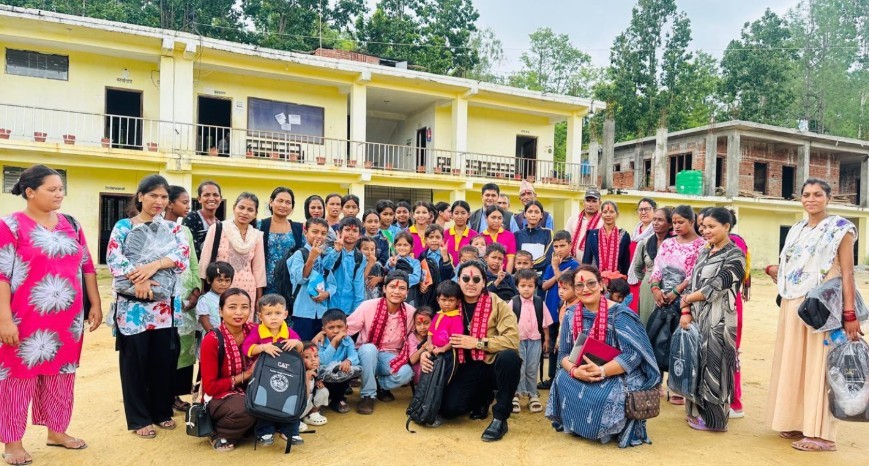 सुर्खेतमा बादी समुदायका बालबालिकालाई शैक्षिक सामग्री वितरण