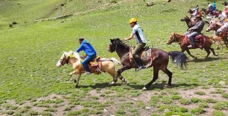 जुम्लाको गुठिचौरमा घोडा दौड प्रतियोगिता हुने