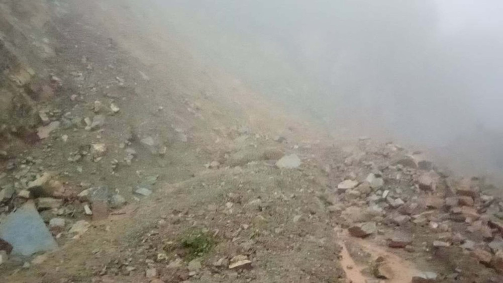 राप्ती राजमार्ग १० घण्टादेखि अवरुद्ध