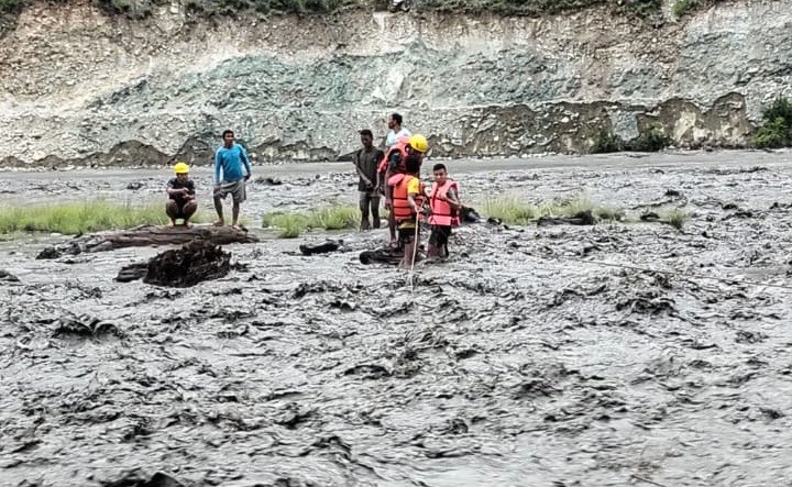 डोल्पाको ठूलीभेरी नदीबाट ४ जनाको सकुशल उद्धार