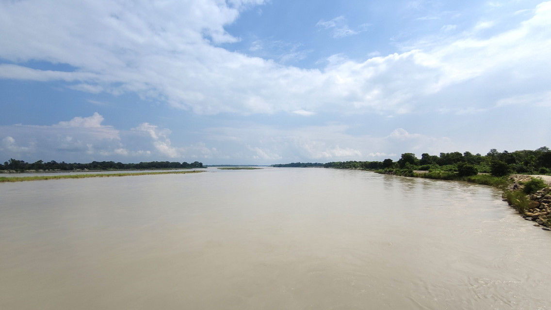 हिउँदमा पनि रोकिएन कर्णाली नदी कटानको जोखिम