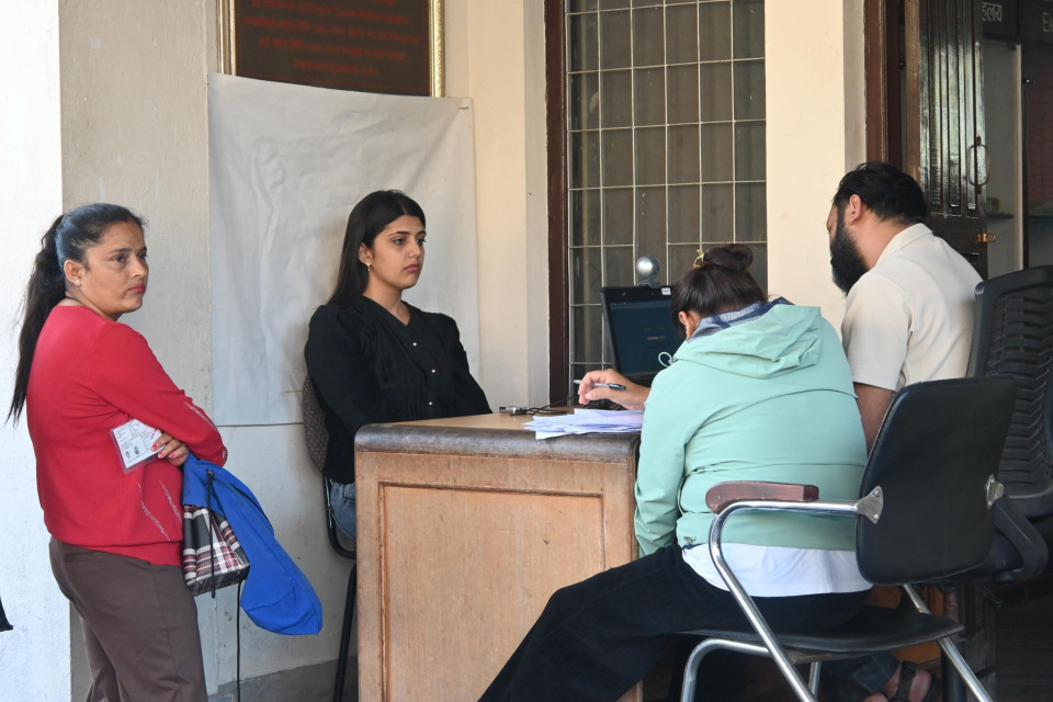 ‘अनलाइन’बाट मतदाता नाम दर्ता गर्ने बढे