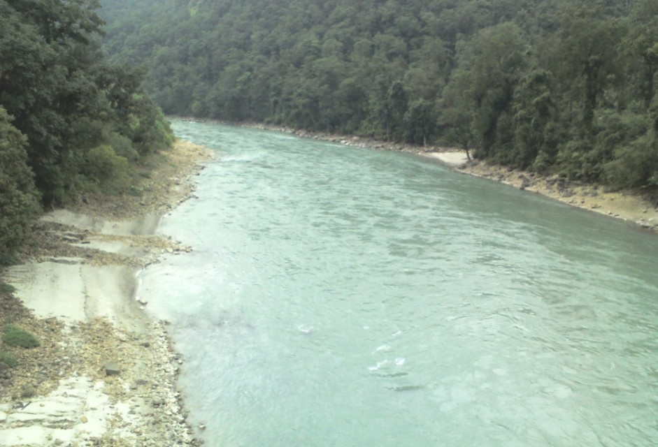 असार ५ देखि बेपत्ता सवारी चालकको शव भेरी नदी किनारमा फेला