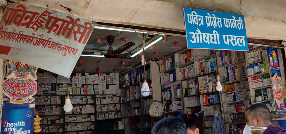 पुतलीबजारका पाँच औषधि पसललाई कारबाही