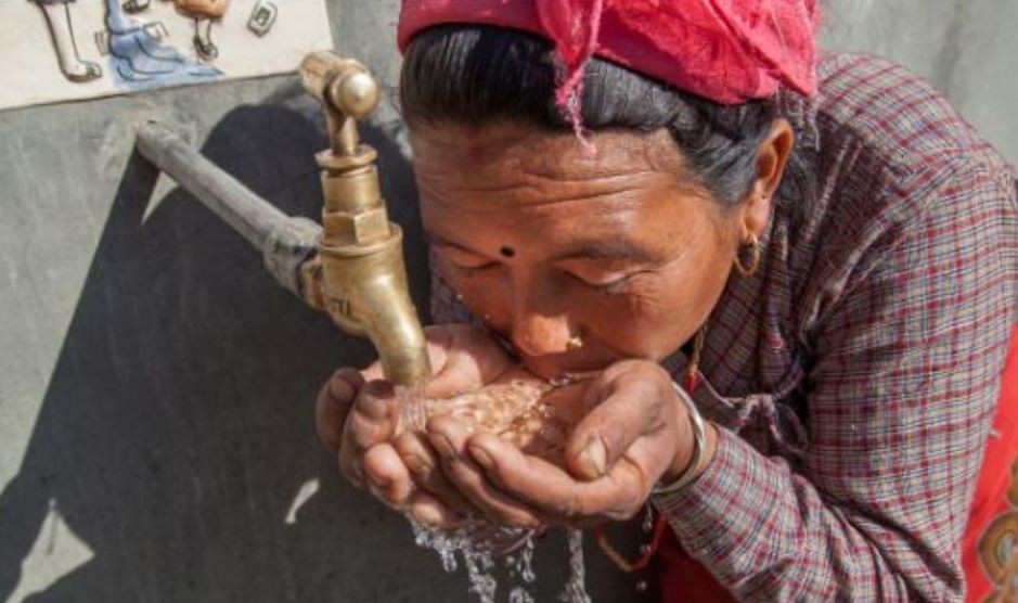 गाउँमा खानेपानी पुगेपछि स्थानीयवासी खुसी