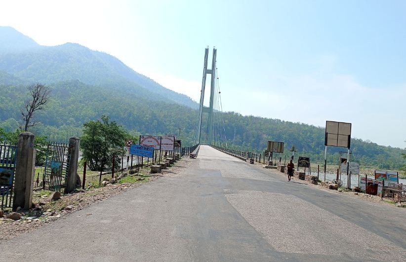 बन्दाबन्दीमा कर्णाली पुलको आसपास