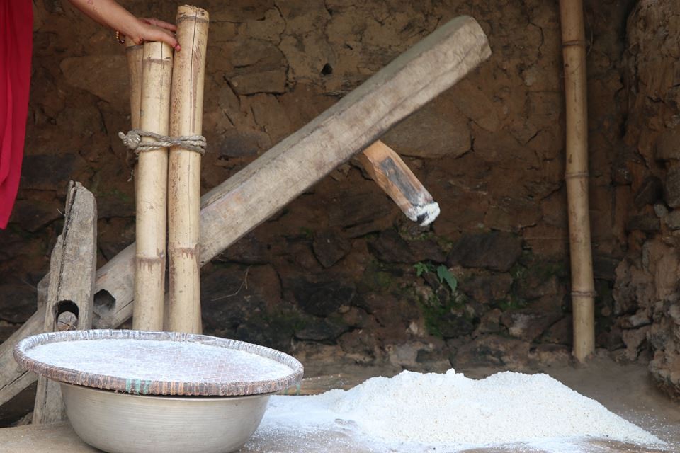 ढिकीजाँतो र हाते मुसलको आवाज गुञ्जिन थाल्यो