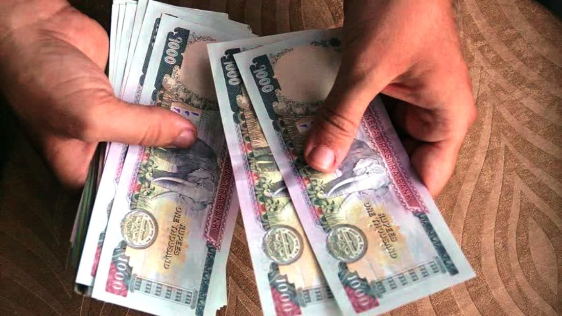 आचार्यको उपचारमा लोकदोहोरी प्रतिष्ठानको सहयोग