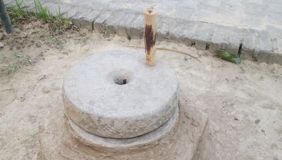 सल्यानमा जाँतो बनाउने पेशा विस्थापित हुँदै