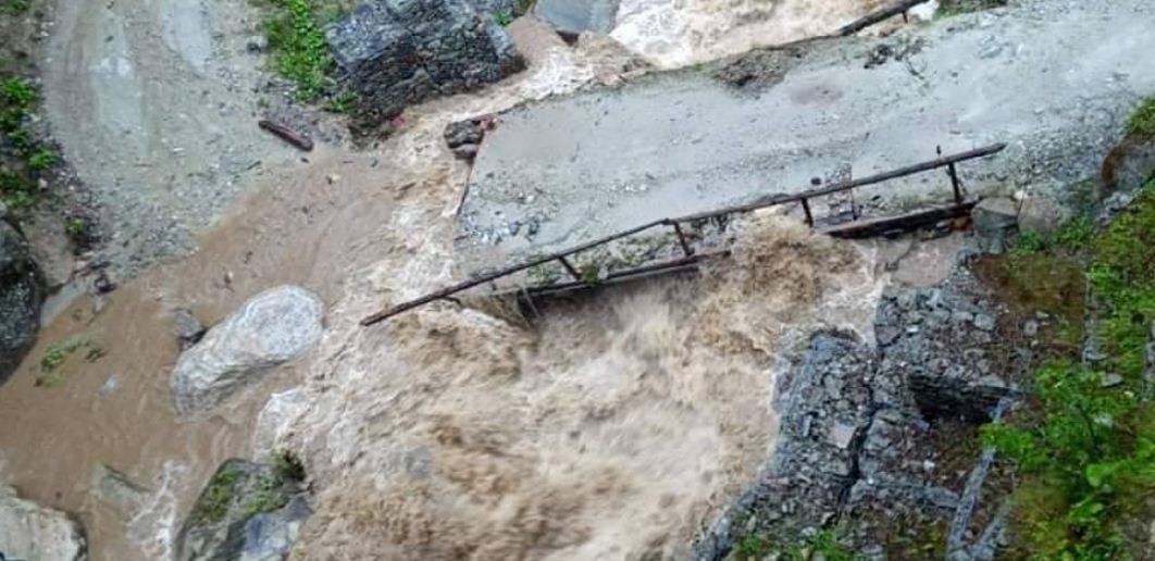 गण्डकीमा पुल भत्कियो