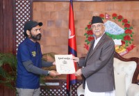 प्रधानमन्त्रीसँग अभियानकर्मी बोहराको भेट