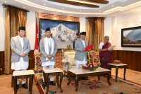 प्रधानमन्त्री सुशिला कार्कीलाई पद तथा गोपनीयताको सपथ