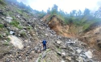 पहिरोले कर्णाली राजमार्ग अवरुद्ध