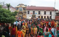 साउनको पहिलो सोमबारमा पशुपतिनाथका सबै ढोका दर्शनार्थीका लागि खुला