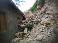 निर्माणाधीन विद्यालय भवन पहिरोले भत्किँदा ठूलो नोक्सानी