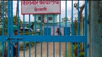 कैलाली कारागार कैदीको नियन्त्रणमा, झडपमा एकको मृत्यु र ४९ घाइते