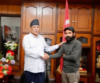 सुर्खेतबाट खाली खुट्टा हिँडेर काठमाडौँ आइपुगेका बोहराले भेटे ‘प्रचण्ड’लाई