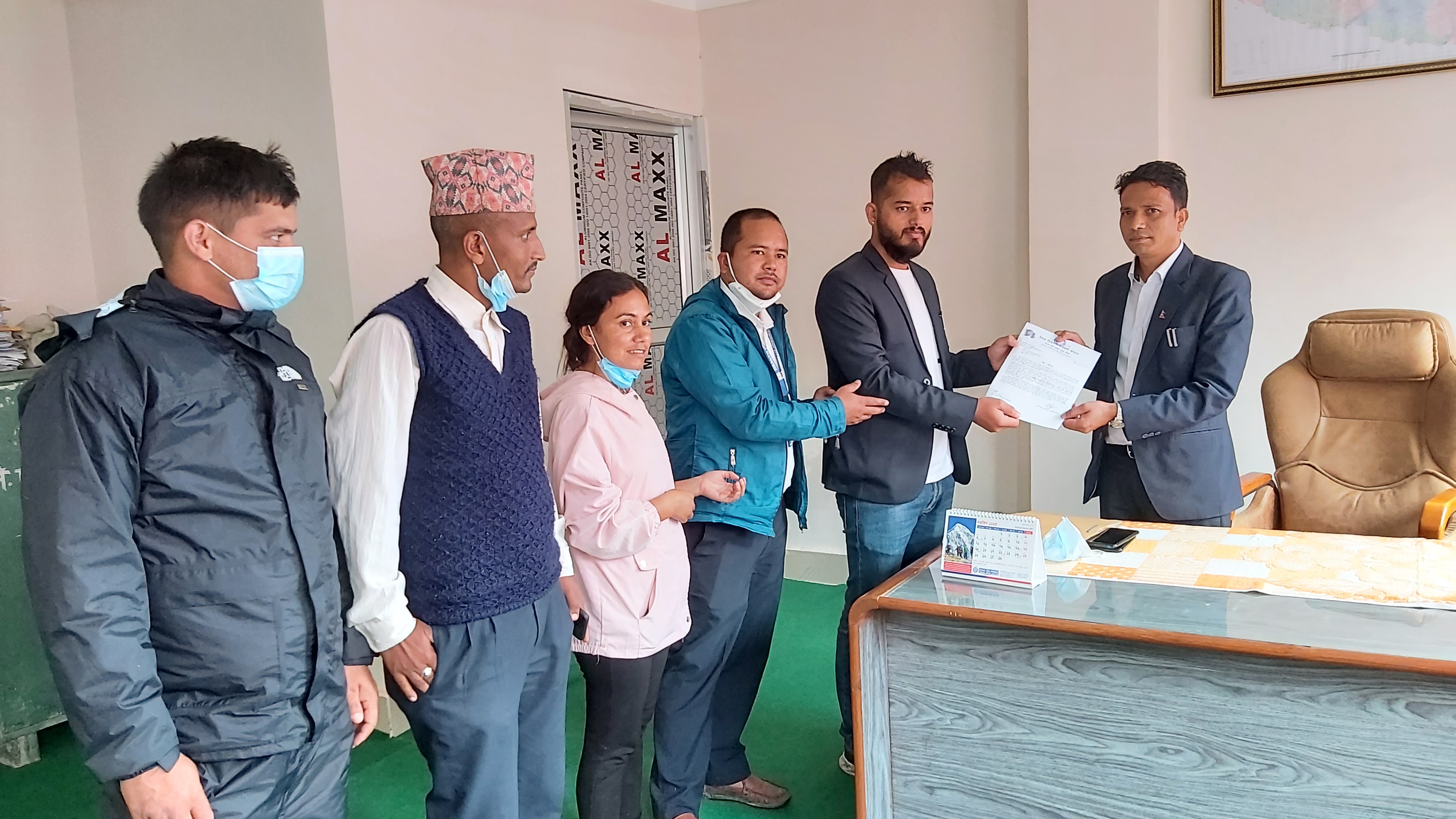 रुकुमबाट प्रधानमन्त्रीलाई ज्ञापनपत्र