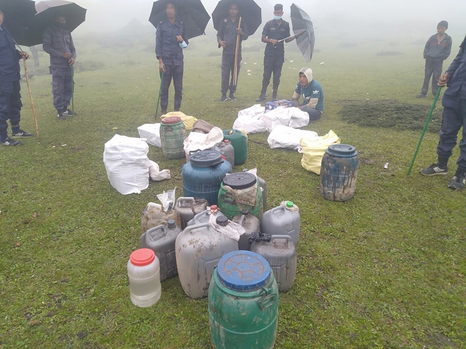 ठुलो परिमाणमा घरेलु मदिरा बरामद