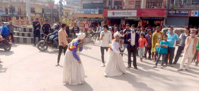 देउसी–भैलोमा, हुड्के नाचको झल्को