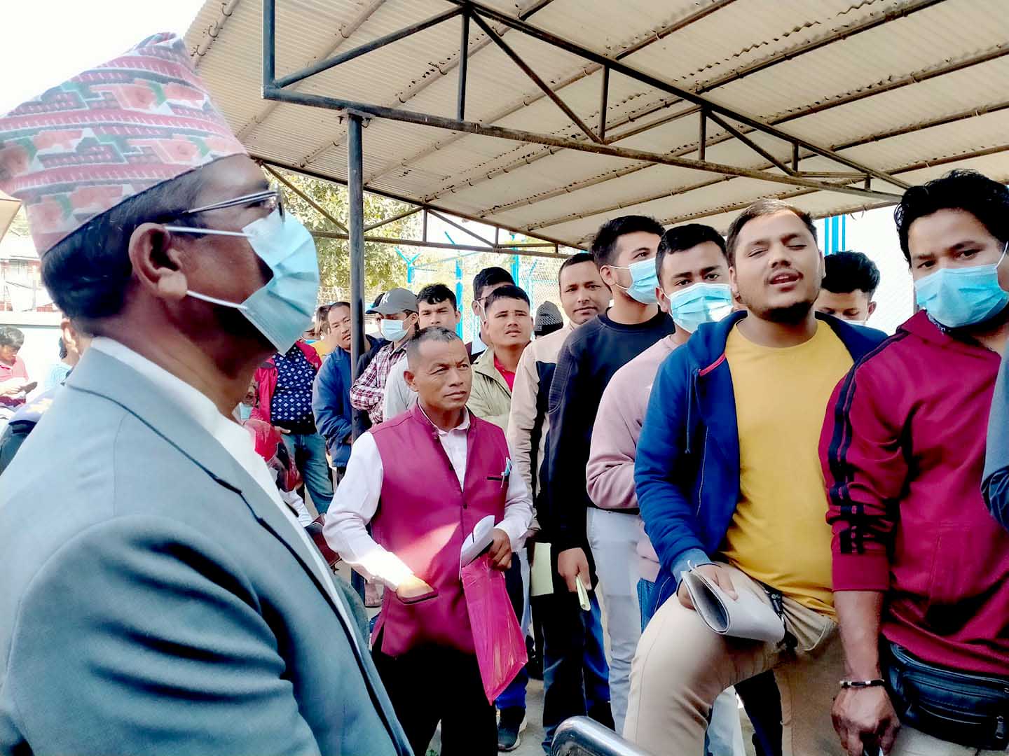 अनलाइनमार्फत सेवा दिन मुख्यमन्त्री शाहीको निर्देशन