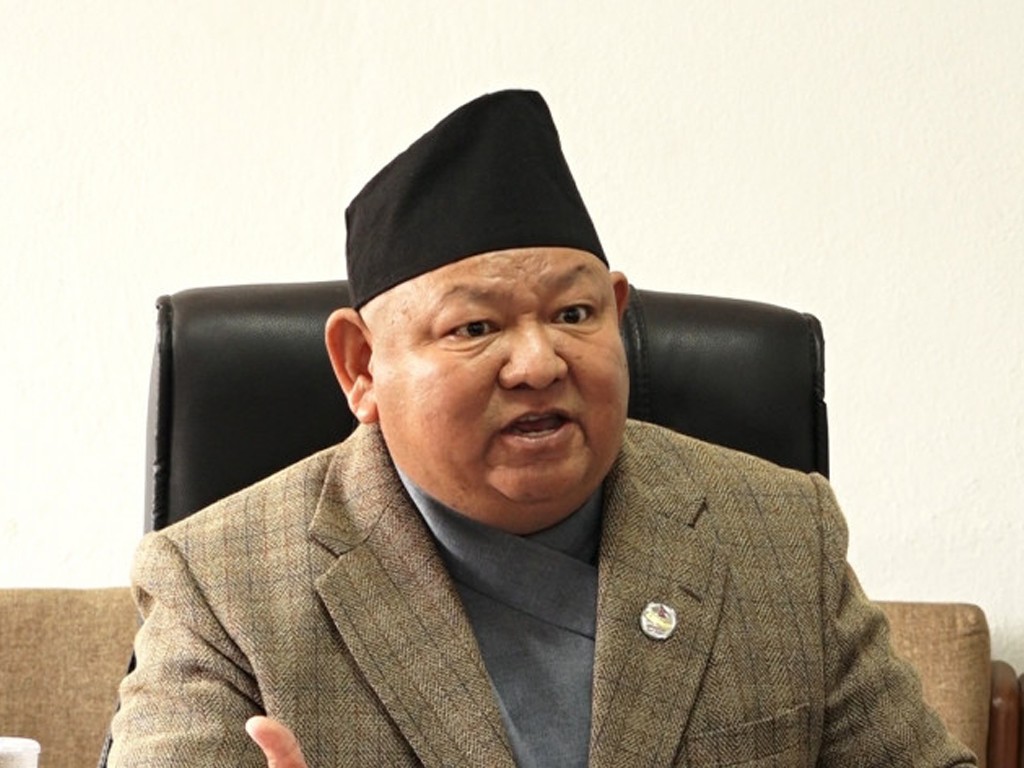 निर्वतमानमन्त्री आलेद्वारा उपचारका लागि सहयोग
