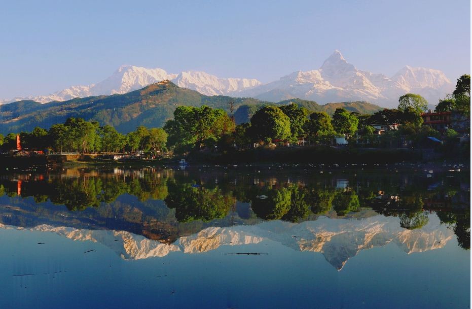 फेवातालमा माछापुच्छ्रेको छायाँ