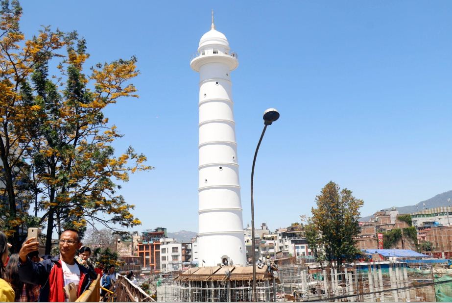 सुनधारामा नवनिर्मित चाँदीजस्तै धरहरा