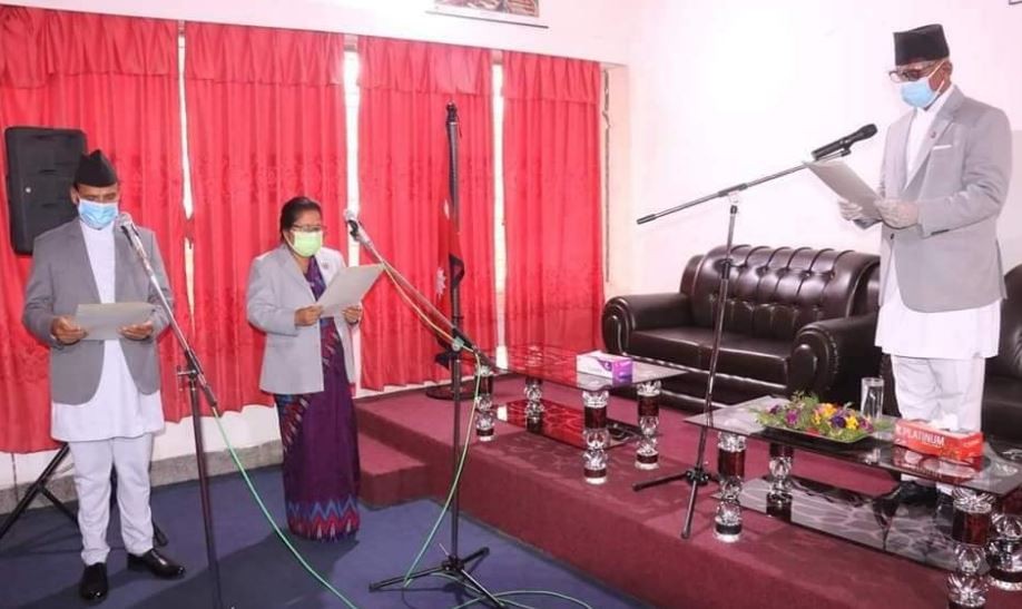 कर्णालीका नवनियुक्त दुई मन्त्रीले लिए शपथ