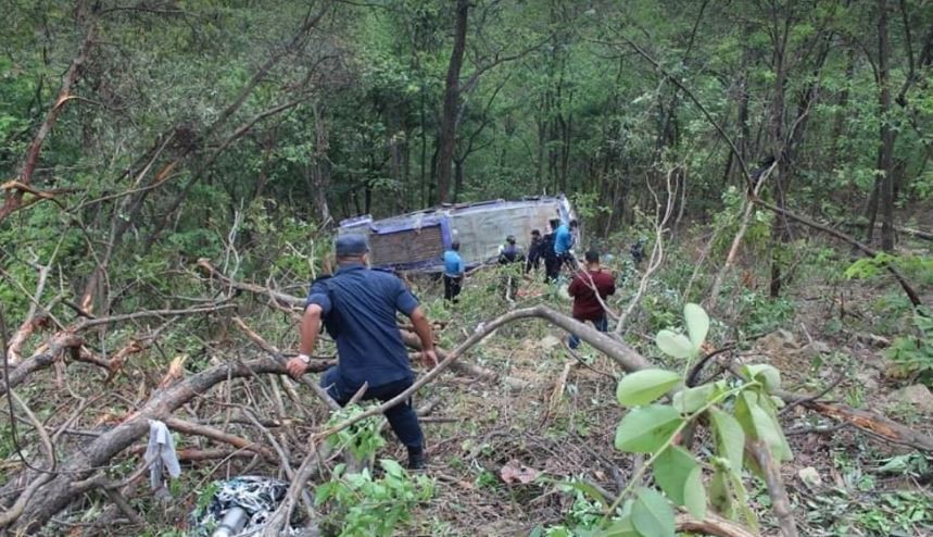 रुकुम पश्चिम हिडेको बस दाउन्नेमा दुर्घटना