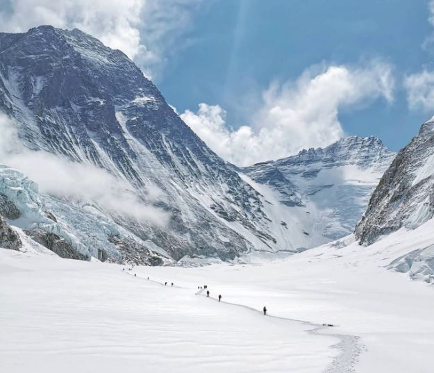 सगरमाथा शिखरतर्फ आरोही