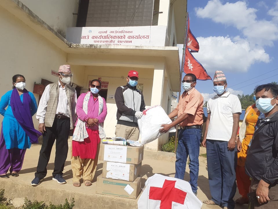 रेडक्रसद्धारा सल्यानका स्थानीय तहलाई स्वास्थ्य सामग्री