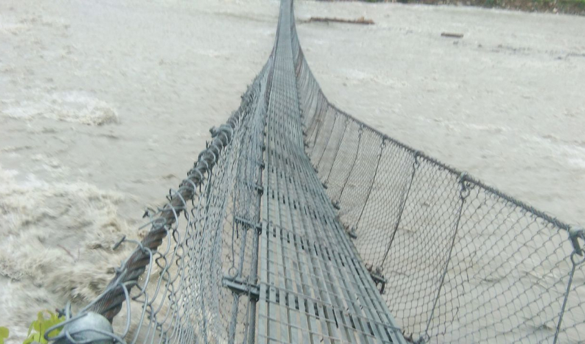 चामे–झोलुङुगे पुल उच्च जोखिममा