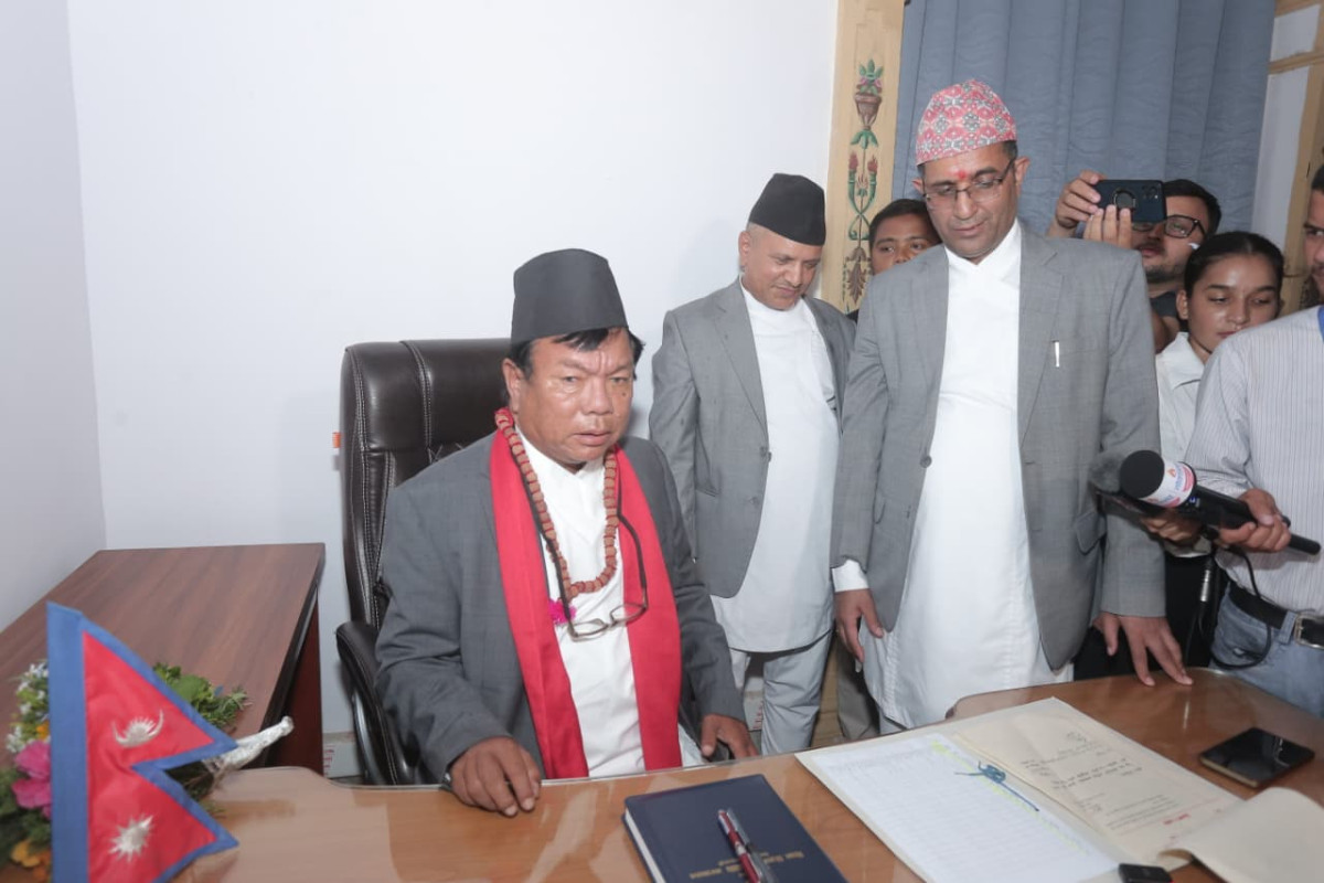 शिक्षामन्त्री महावीर पुनद्वारा पदभार ग्रहण