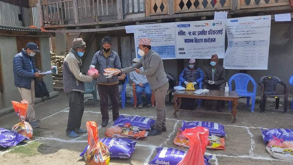 कोभिडबाट प्रभावित जुम्लाका चार सय २० घरधुरीलाई खाद्यान्न 