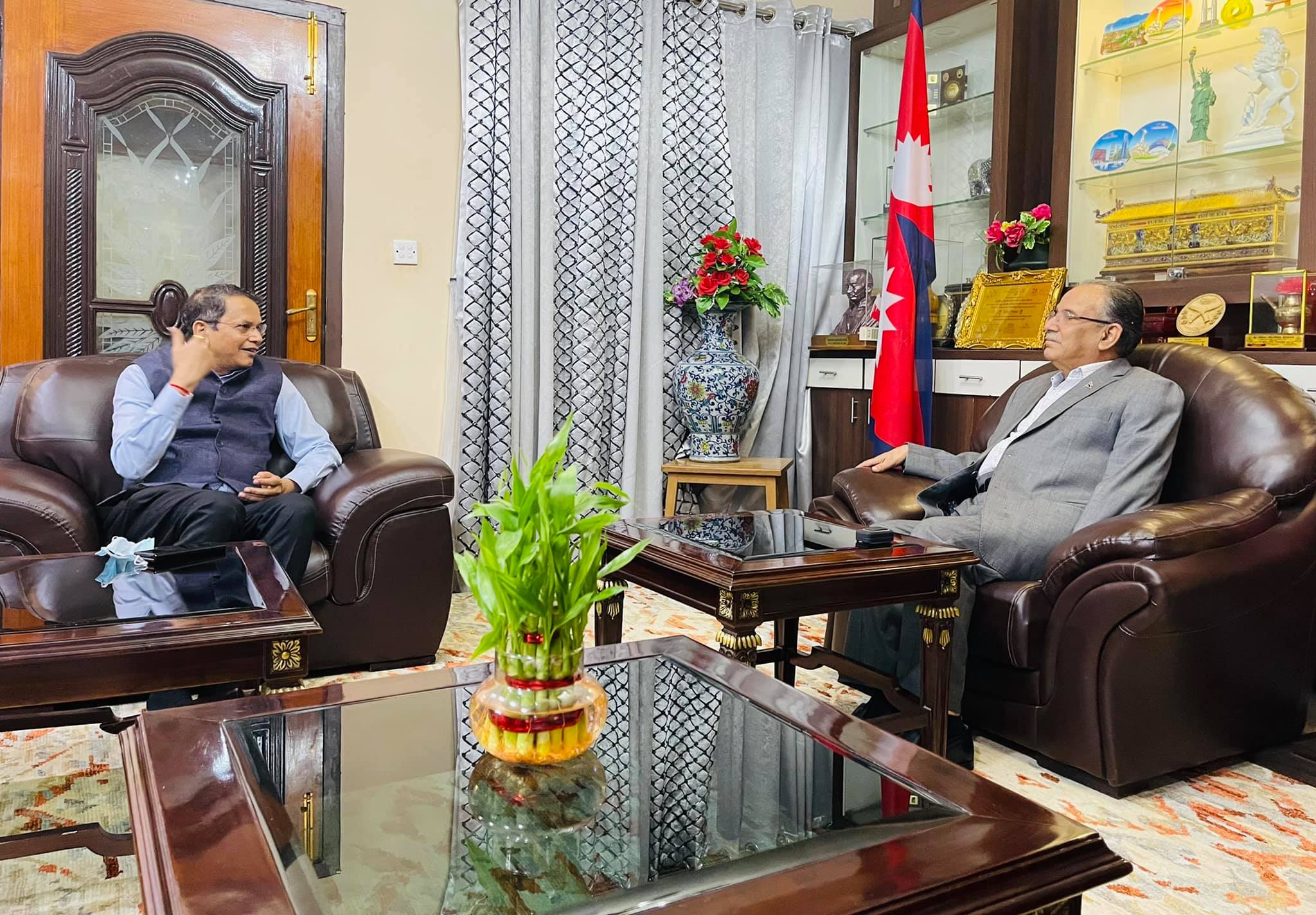 अध्यक्ष प्रचण्ड र भाजपा नेता चौथाइवालेबीच भेटवार्ता 