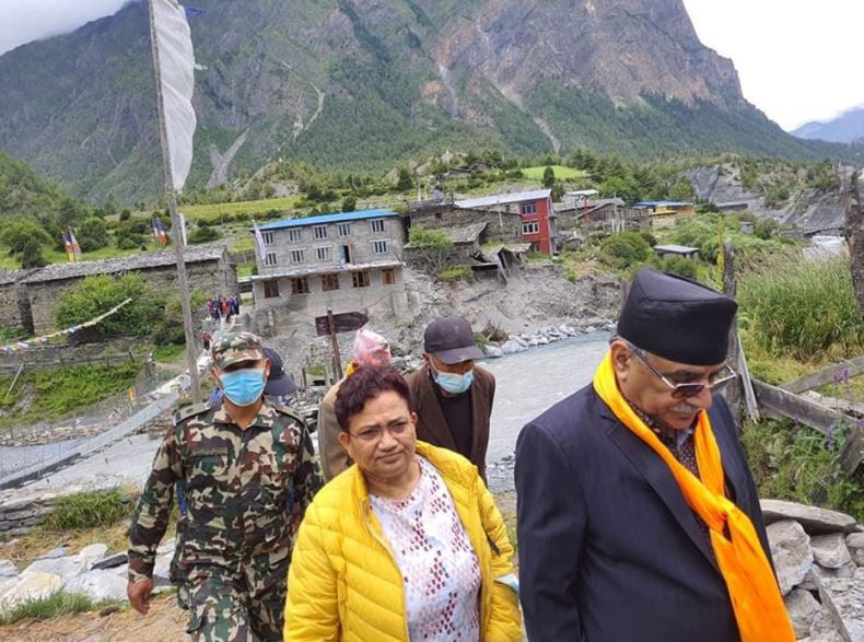 पूर्वप्रधानमन्त्री प्रचण्ड र उर्जामन्त्री भुसालसहितको टोली मनाङमा