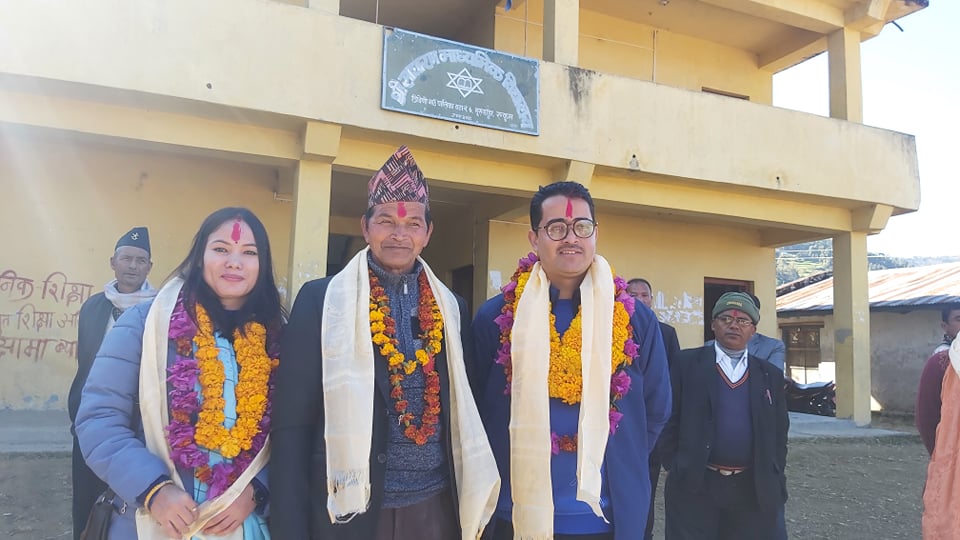 रुकुमका एक दम्पतीद्धारा विद्यालयमा अक्षय कोषको स्थापना