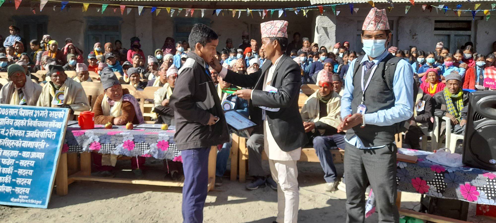 भैलो खेलेको  ११ लाख नगद विद्यालयलाई 