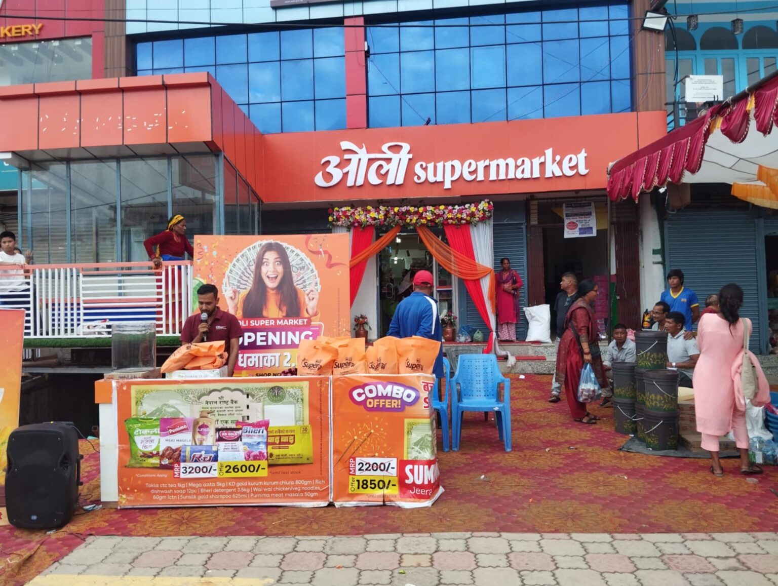 चिठ्ठा योजनामार्फत ओली मार्टका ग्राहकलाई नगद पुरस्कार वितरण