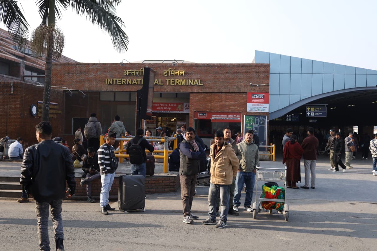 उडान खुल्ने प्रतीक्षामा विमानस्थलमा अलपत्र यात्री