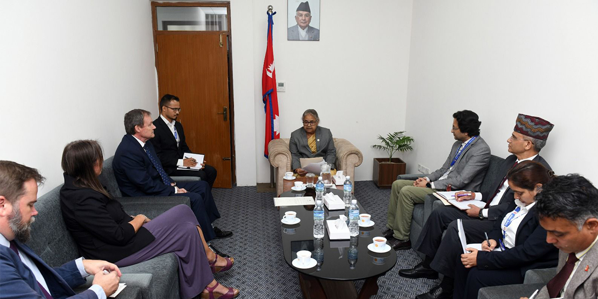 प्रधानमन्त्री कार्कीसँग बेलायती राजदूत फेनको शिष्टाचार भेट