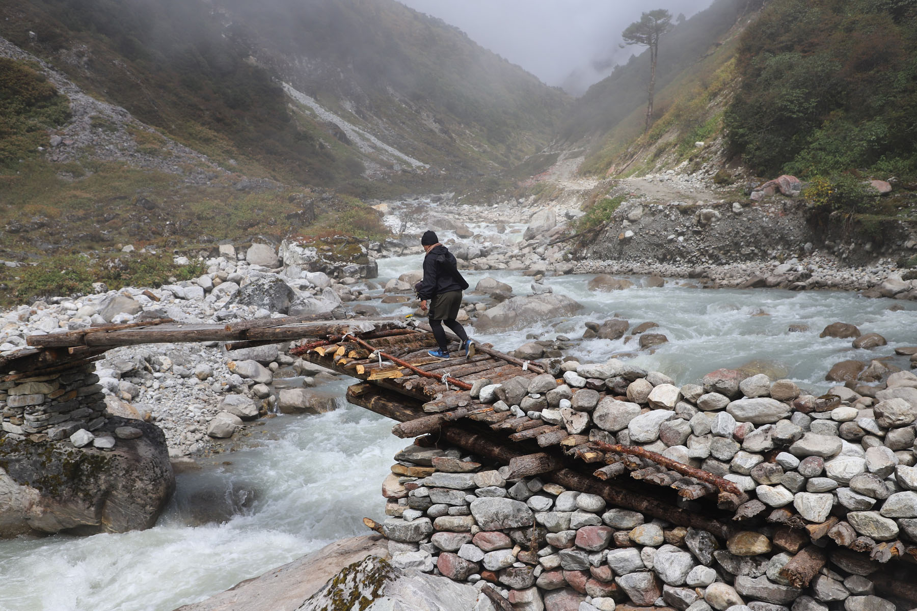 पदर्मागमा काठे पुल 
