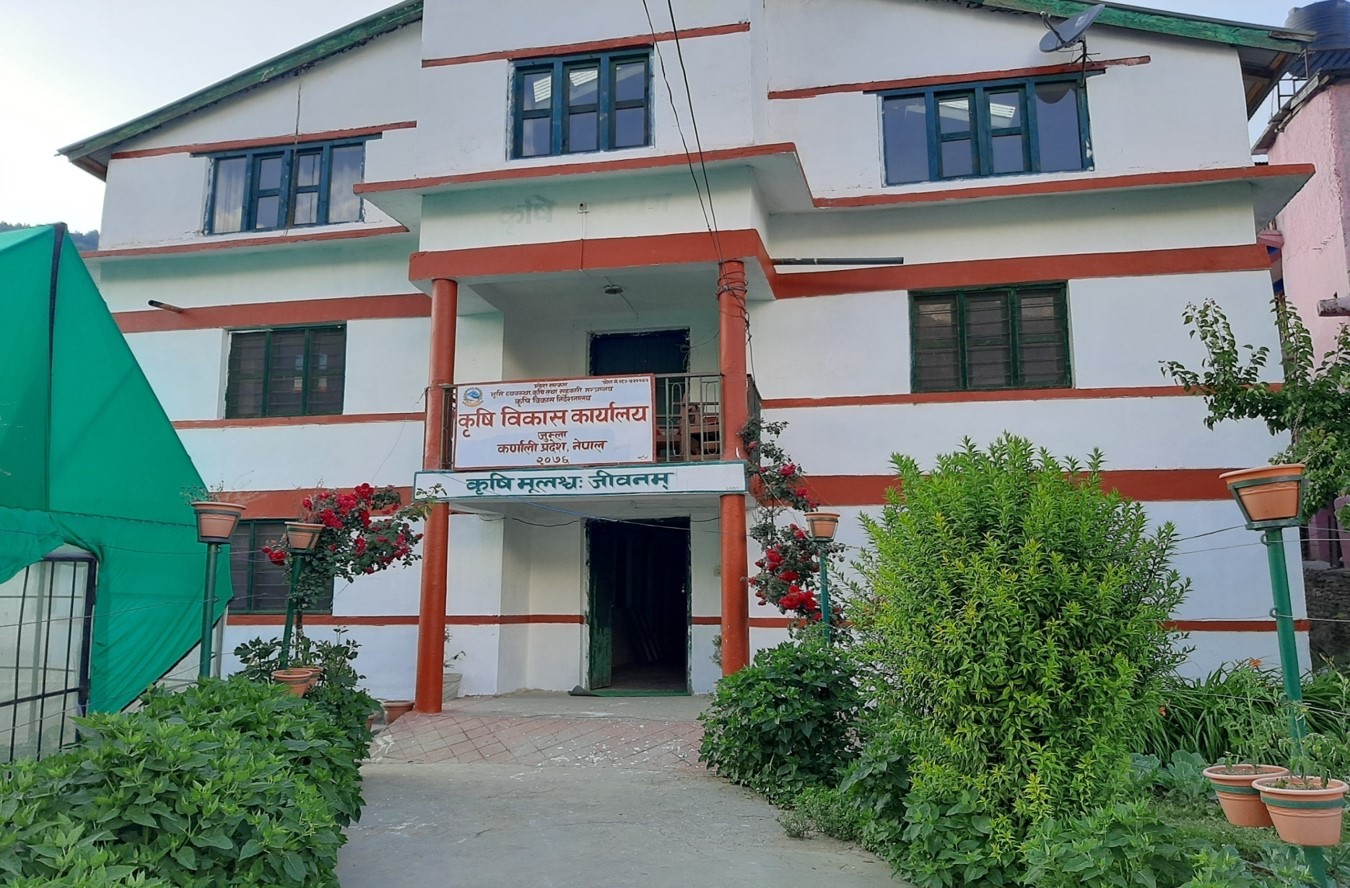 जुम्लामा किसानलाई अनुदानमा जैविक मलवितरण 