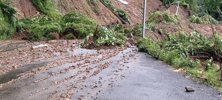 पहिराका कारण राजमार्ग बन्द