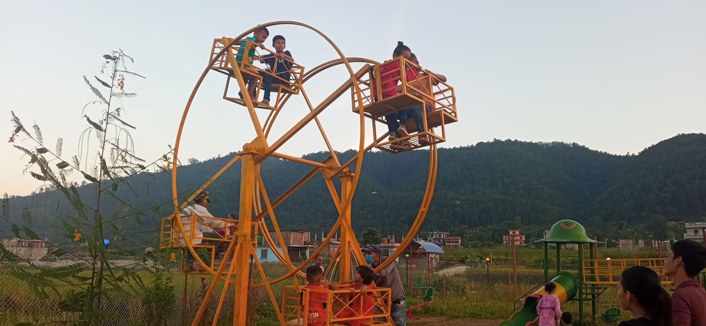 फनपार्कमा बालबालिका रमाउँदै